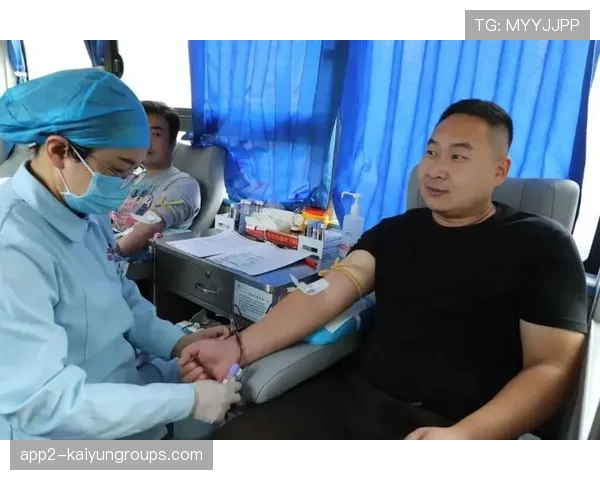 军训献血得假之说引发热议 校方回应：愿尊重个体意愿，军人献血的标语